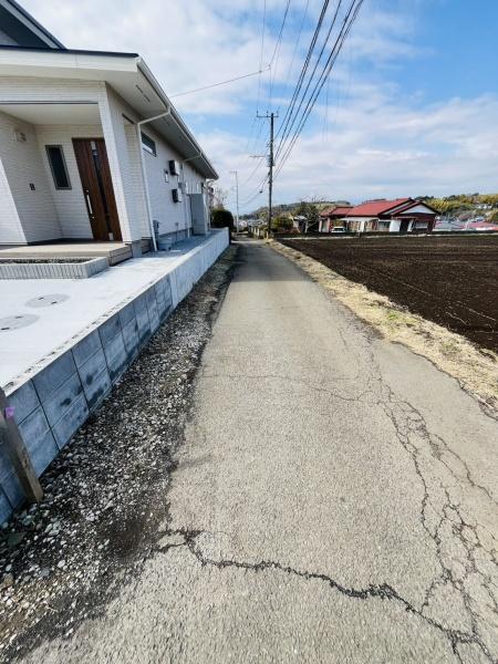 �_�ސ쌧������s��̒��È�ˌ��Ă̑O�ʓ��H�܂ތ��n�ʐ^