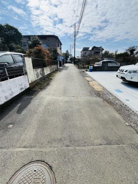 �_�ސ쌧������s��̒��È�ˌ��Ă̑O�ʓ��H�܂ތ��n�ʐ^