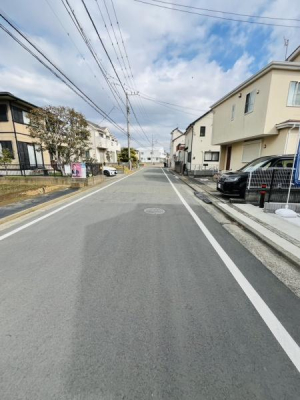 �_�ސ쌧������s����2���ڂ̐V�z��ˌ��Ă̑O�ʓ��H�܂ތ��n�ʐ^