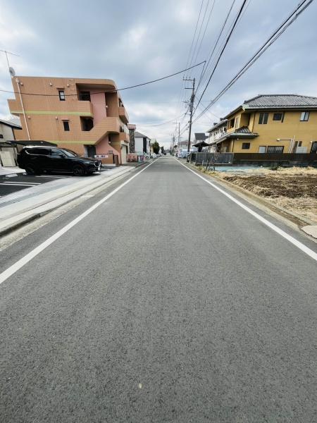 �_�ސ쌧������s����2���ڂ̐V�z��ˌ��Ă̑O�ʓ��H�܂ތ��n�ʐ^