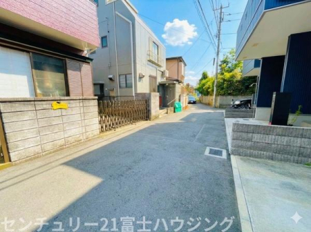 �_�ސ쌧������s�\�ԍ�2���ڂ̒��È�ˌ��Ă̑O�ʓ��H�܂ތ��n�ʐ^