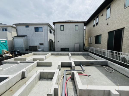 �_�ސ쌧����s���q�̐V�z��ˌ��Ă̑O�ʓ��H�܂ތ��n�ʐ^