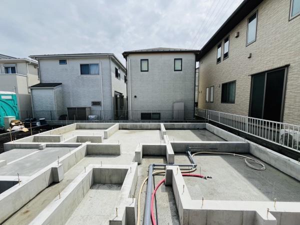 �_�ސ쌧����s���q�̐V�z��ˌ��Ă̑O�ʓ��H�܂ތ��n�ʐ^