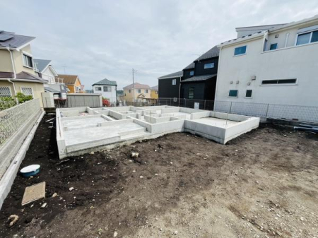 �_�ސ쌧����s���q�̐V�z��ˌ��Ă̑O�ʓ��H�܂ތ��n�ʐ^