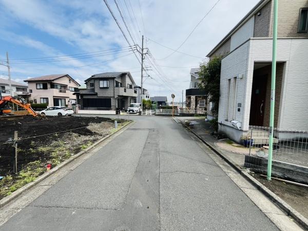 �_�ސ쌧����s���q�̐V�z��ˌ��Ă̑O�ʓ��H�܂ތ��n�ʐ^