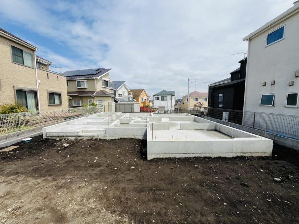 �_�ސ쌧����s���q�̐V�z��ˌ��Ă̑O�ʓ��H�܂ތ��n�ʐ^