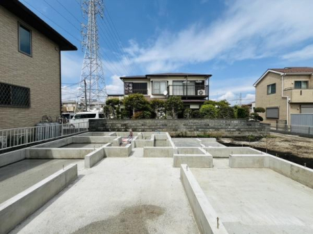 �_�ސ쌧����s���q�̐V�z��ˌ��Ă̑O�ʓ��H�܂ތ��n�ʐ^