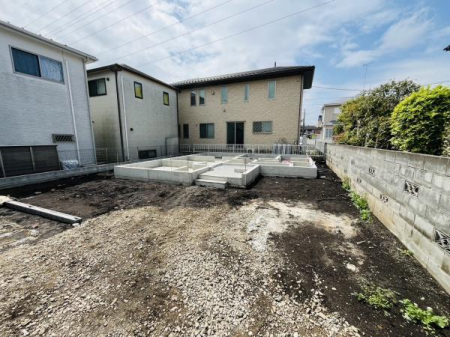 �_�ސ쌧����s���q�̐V�z��ˌ��Ă̑O�ʓ��H�܂ތ��n�ʐ^