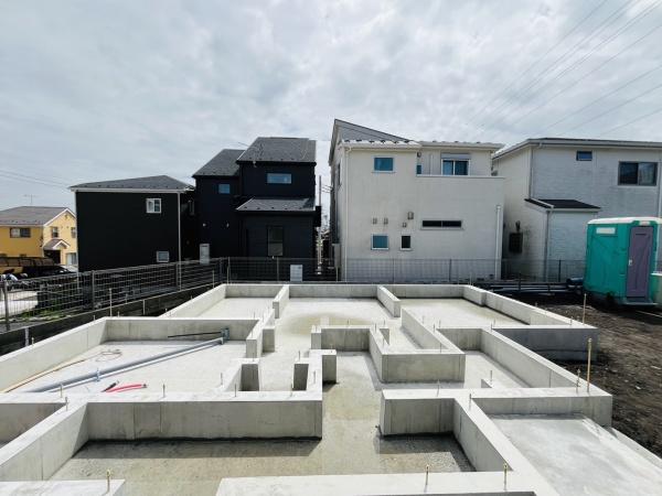 �_�ސ쌧����s���q�̐V�z��ˌ��Ă̑O�ʓ��H�܂ތ��n�ʐ^