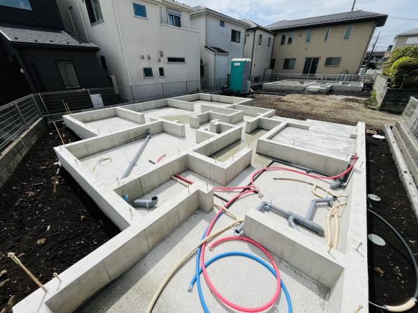 �_�ސ쌧����s���q�̐V�z��ˌ��Ă̑O�ʓ��H�܂ތ��n�ʐ^