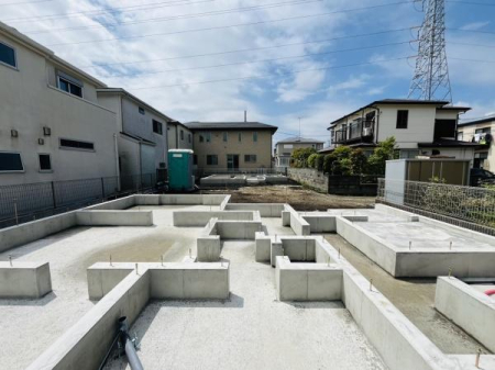 �_�ސ쌧����s���q�̐V�z��ˌ��Ă̑O�ʓ��H�܂ތ��n�ʐ^