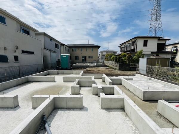 �_�ސ쌧����s���q�̐V�z��ˌ��Ă̑O�ʓ��H�܂ތ��n�ʐ^