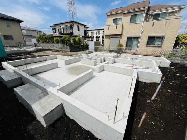 �_�ސ쌧����s���q�̐V�z��ˌ��Ă̑O�ʓ��H�܂ތ��n�ʐ^