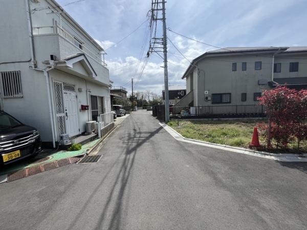 �_�ސ쌧����s���1���ڂ̓y�n�̑O�ʓ��H�܂ތ��n�ʐ^