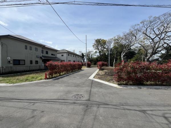 �_�ސ쌧����s���1���ڂ̓y�n�̑O�ʓ��H�܂ތ��n�ʐ^