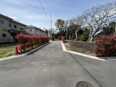 �_�ސ쌧����s���1���ڂ̓y�n�̑O�ʓ��H�܂ތ��n�ʐ^