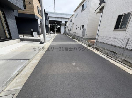 _ސ쌧sh̐VzˌĂ̑OʓH܂ތnʐ^