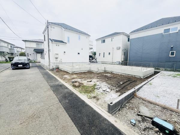 �_�ސ쌧����s�勘3���ڂ̐V�z��ˌ��Ă̑O�ʓ��H�܂ތ��n�ʐ^