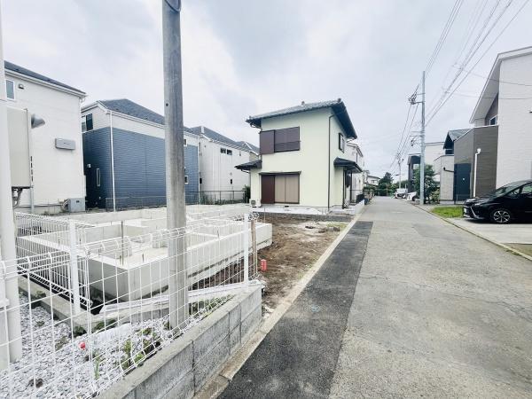 �_�ސ쌧����s�勘3���ڂ̐V�z��ˌ��Ă̑O�ʓ��H�܂ތ��n�ʐ^