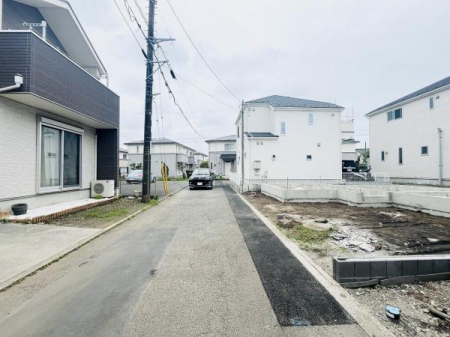 �_�ސ쌧����s�勘3���ڂ̐V�z��ˌ��Ă̑O�ʓ��H�܂ތ��n�ʐ^