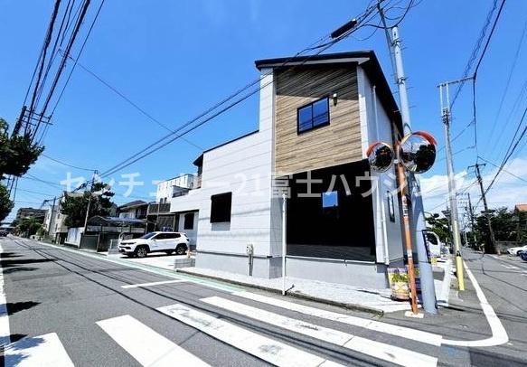 �_�ސ쌧����s�А��C��3���ڂ̐V�z��ˌ��Ă̑O�ʓ��H�܂ތ��n�ʐ^