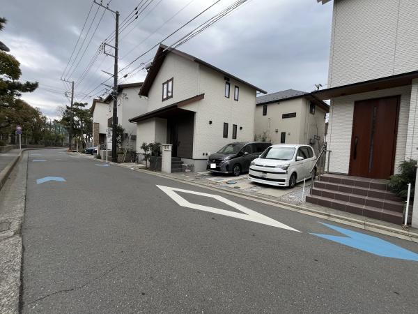 �_�ސ쌧����s�ғ����C��2���ڂ̒��È�ˌ��Ă̑O�ʓ��H�܂ތ��n�ʐ^