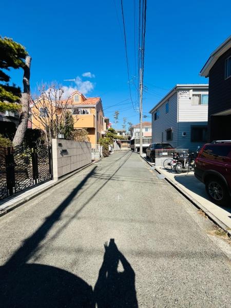 �_�ސ쌧������s�����u1���ڂ̐V�z��ˌ��Ă̑O�ʓ��H�܂ތ��n�ʐ^