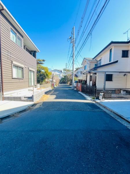 �_�ސ쌧������s�����u1���ڂ̐V�z��ˌ��Ă̑O�ʓ��H�܂ތ��n�ʐ^