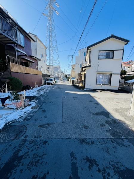 �_�ސ쌧������s�{��5���ڂ̐V�z��ˌ��Ă̑O�ʓ��H�܂ތ��n�ʐ^