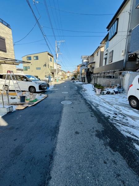 �_�ސ쌧������s�{��5���ڂ̐V�z��ˌ��Ă̑O�ʓ��H�܂ތ��n�ʐ^