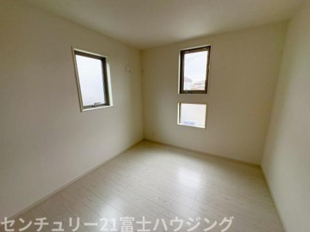 �_�ސ쌧������s����1���ڂ̐V�z��ˌ��Ă̐Q��