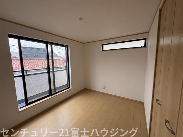 �_�ސ쌧������s����2���ڂ̐V�z��ˌ��Ă̎q������