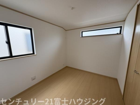 �_�ސ쌧������s����2���ڂ̐V�z��ˌ��Ă̐Q��