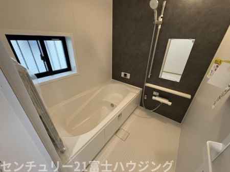 �_�ސ쌧������s����2���ڂ̐V�z��ˌ��Ă̗���