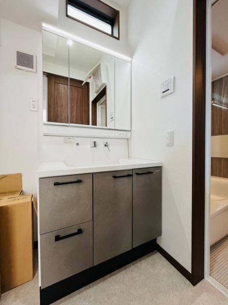 _ސ쌧sJ4ڂ̐VzˌĂ̐ʑEʏ