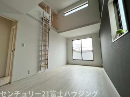 _ސ쌧sғ1ڂ̐VzˌĂ̎q