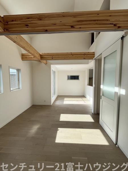 �_�ސ쌧������s����5���ڂ̐V�z��ˌ��Ẵ��r���O