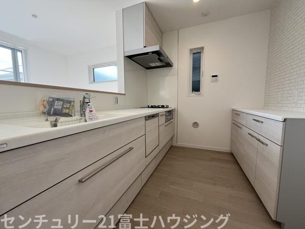 �_�ސ쌧������s����5���ڂ̐V�z��ˌ��ẴL�b�`��