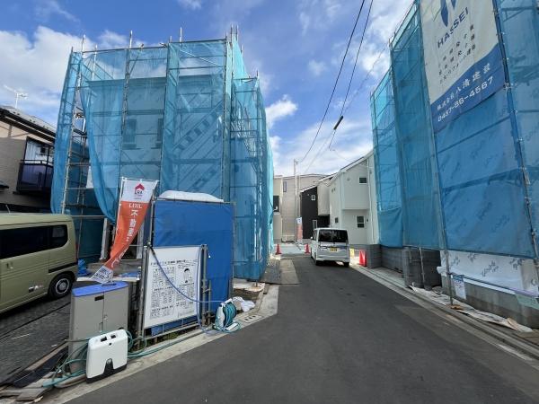 �_�ސ쌧������s����5���ڂ̐V�z��ˌ��Ă̑O�ʓ��H�܂ތ��n�ʐ^