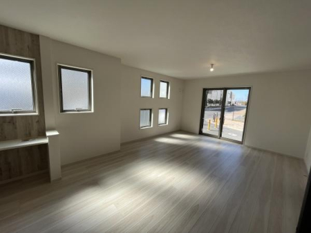 �_�ސ쌧������s���5���ڂ̐V�z��ˌ��Ẵ��r���O