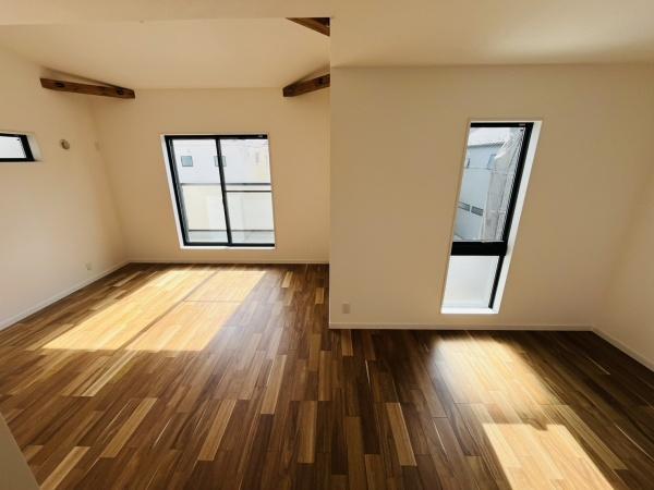 �_�ސ쌧������s�l�{��̐V�z��ˌ��Ẵ��r���O