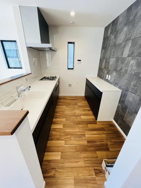 �_�ސ쌧������s�l�{��̐V�z��ˌ��ẴL�b�`��