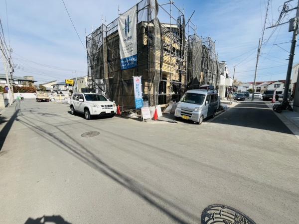 �_�ސ쌧������s�l�{��̐V�z��ˌ��Ă̑O�ʓ��H�܂ތ��n�ʐ^