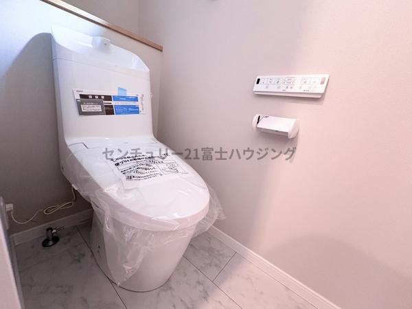 �_�ސ쌧������s�l�{��̐V�z��ˌ��Ẵg�C��