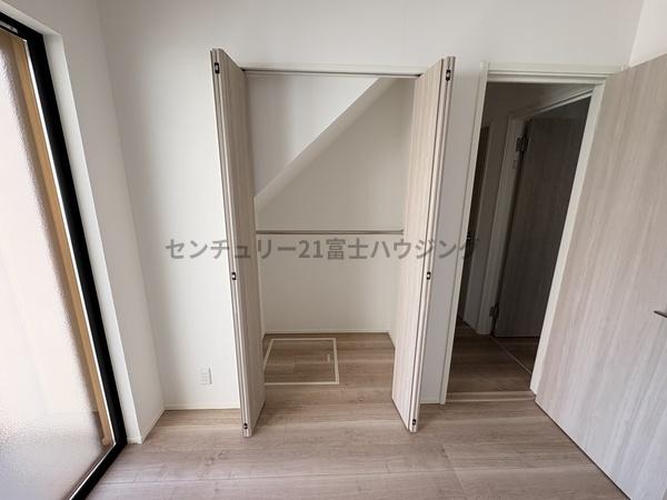 �_�ސ쌧������s������̐V�z��ˌ��Ă̎��[