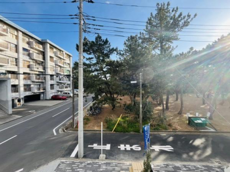 �_�ސ쌧������s�l�{��̐V�z��ˌ��Ă̏Z�˂���̒��]�ʐ^