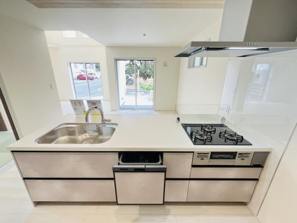 �_�ސ쌧������s�l�{��̐V�z��ˌ��ẴL�b�`��