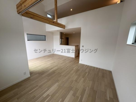 _ސ쌧s5ڂ̐VzˌẴrO