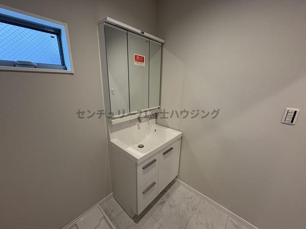 _ސ쌧s5ڂ̐VzˌĂ̐ʑEʏ