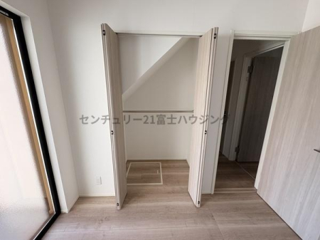 �_�ސ쌧������s������̐V�z��ˌ��Ă̎��[